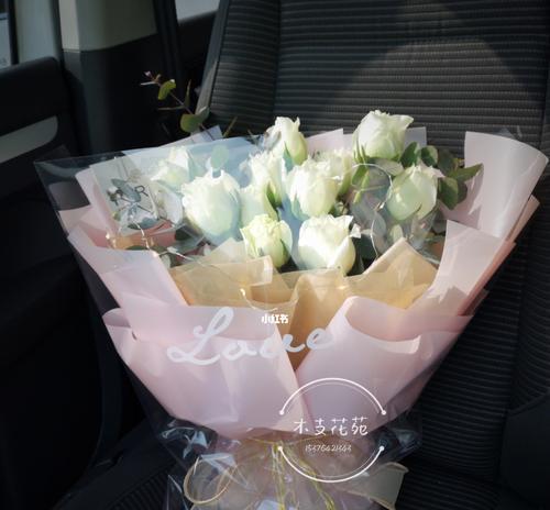 11朵白玫瑰的花语意义（白玫瑰传递的11种心意）
