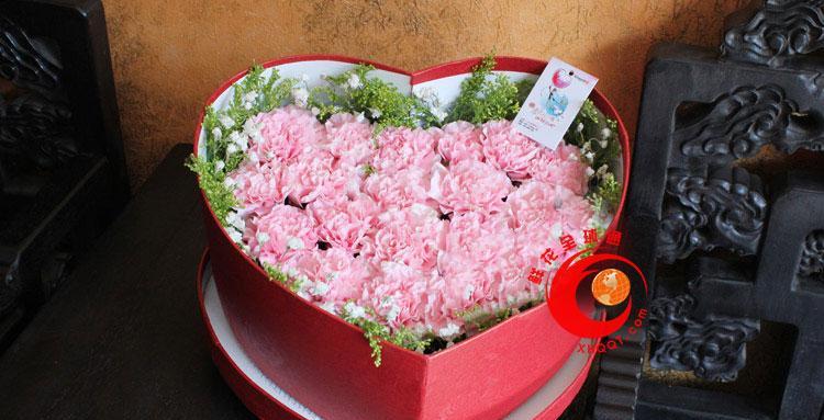 19朵康乃馨的花语（探寻爱情、感恩、敬意的深刻涵义）