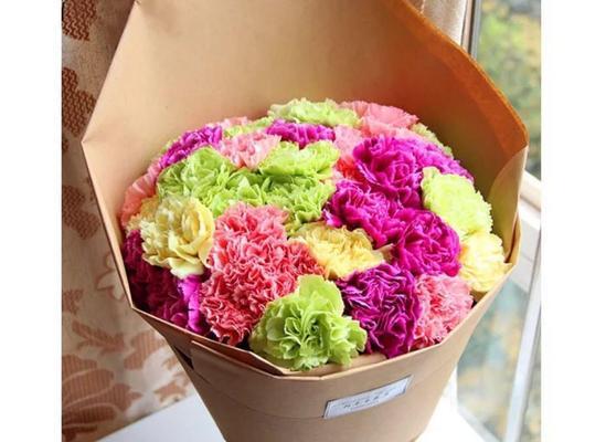 以10朵康乃馨代表的花语（用花语传递情感，十朵康乃馨的含义与象征）