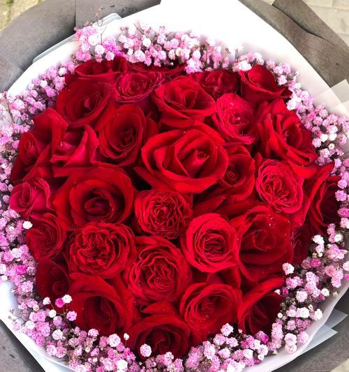 12朵玫瑰花语是什么意思？送花时需要注意什么？