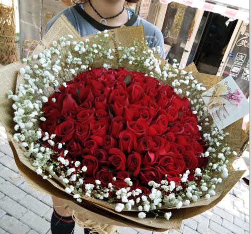 561朵玫瑰花的含义是什么？英文单词怎么说？
