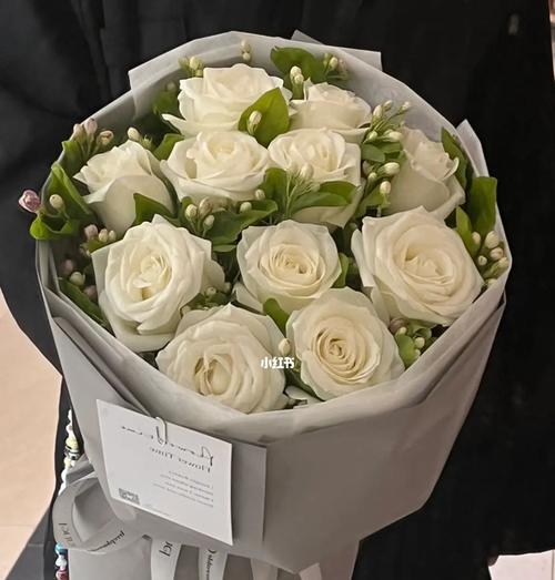 浅色系白玫瑰花束的寓意是什么？选择花束时应注意什么？