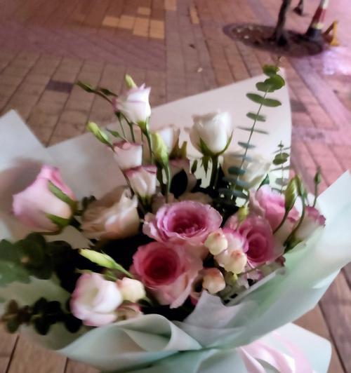 前任送什么玫瑰花给他合适？哪种玫瑰花适合表达过去的情感？