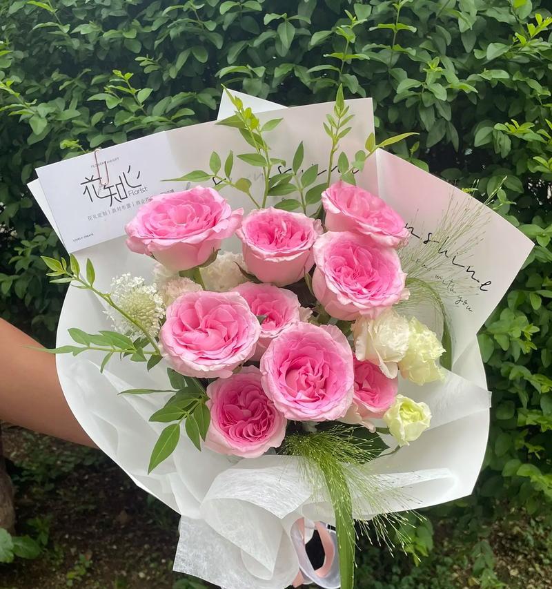 渐变色玫瑰花束如何摆放？摆放时有哪些美观技巧？