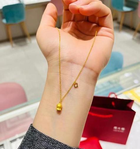 六朵花的项链代表什么含义？购买时需要注意什么？